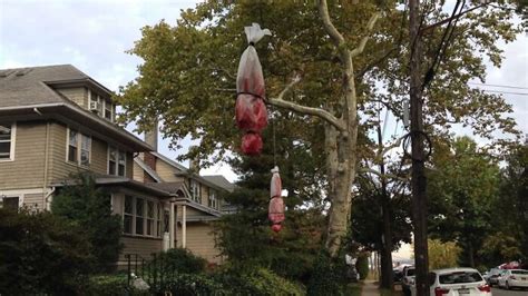 16 Times People Took Halloween Decorations Too Far That Someone Called