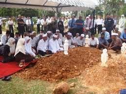 Sebagaimana yang disebutkan di dalam suatu hadis yang mengatakan TAZKIRAH: Hukum Baca Talqin