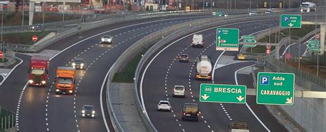 Singular autostrada autoˈstraːda) are roads forming the italian national system of motorways. Autostrade, il ministero blocca i pedaggi ma non per tutti ...
