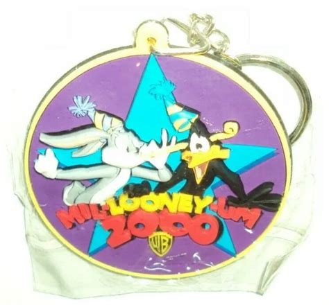 VINTAGE MIL LOONEY UM 2000 Keychain Bugs Bunny Daffy Ducks New Sealed