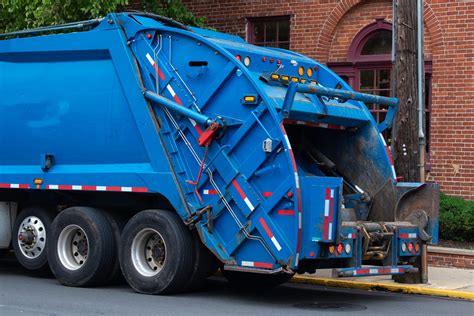 How Do Garbage Truck Accidents Occur In New York Swerling