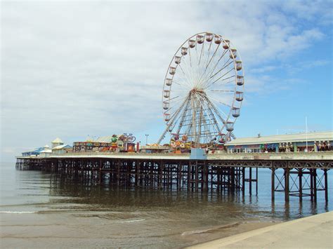 North pier is the most northerly of the three coastal piers in blackpool, england. File:Central pier, Blackpool - DSC07070.JPG - Wikimedia ...