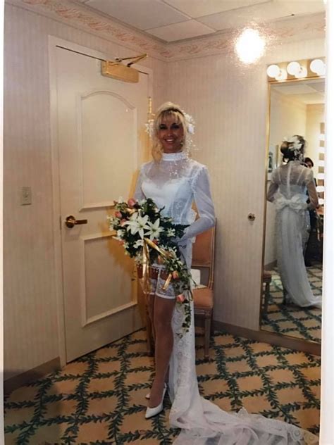 Mai sind carmen geiss, ihr mann robert und ihre beiden gemeinsamen töchter davina und shania schon wieder vor der kamera zu sehen. Pin auf Stars und Sternchen