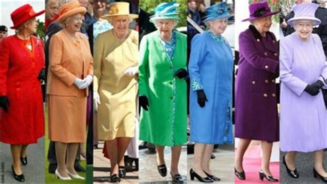 إليزابيث الثانية هي ملكة بريطانيا والملكة الدستورية لمجموعة دول الكومنولث التي تضم 53 دولة. ليس لديها وقت للمرض.. سر ارتداء الملكة إليزابيث الثانية القفازات دائمًا | الموجز كافية | الموجز