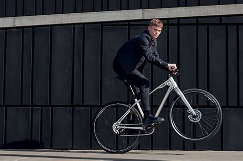 Inspired by the fixie trend, the new 2019 bike generation now has a new frame design. De nouveaux produits pour la collection BMW Lifestyle