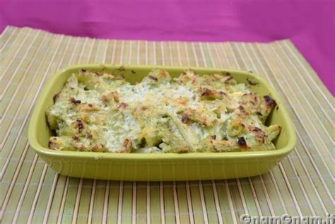 Come tutte le ricette che prevedono pochi ingredienti, anche nel caso della pasta con ricotta è necessario che quest'ultima sia freschissima, così come la panna che verrà utilizzata per rendere la ricotta a mo' di. Pasticcio di pasta con ricotta e broccoli - La ricetta di ...