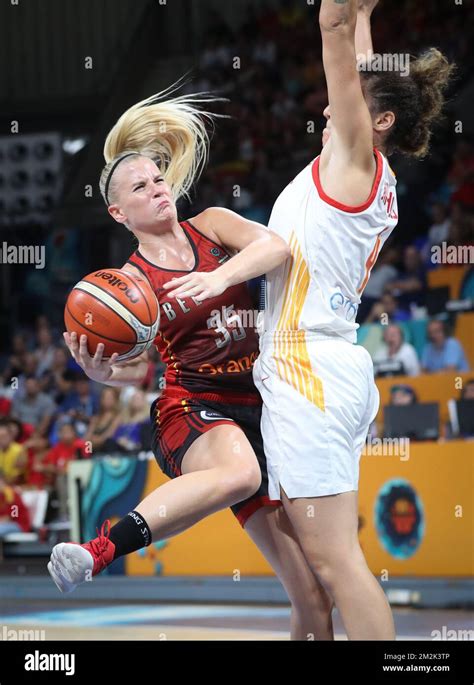 Belgian Cats Julie Vanloo And Spains Laura Nicholls Fight For The Ball