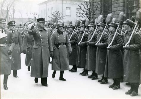 Телемарк,—24.10.1945, осло), лидер норвежских фашистов. File:Æreskompanier, Vidkun Quisling, Josef Terboven, Jonas ...