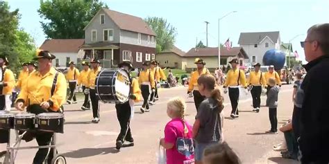 two harbors celebrates heritage days with parade