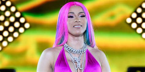 Cardi B Reveals Naked Photo Plastic Surgery Issues On Instagram