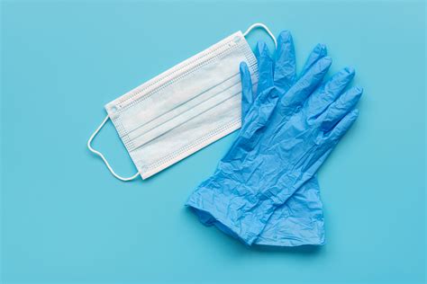 È necessario utilizzarla in ogni contesto che preveda la condivisione degli spazi con altre persone, come colleghi e clienti. ATTENZIONE: I GUANTI IN LATTICE E LE MASCHERINE MONOUSO ...