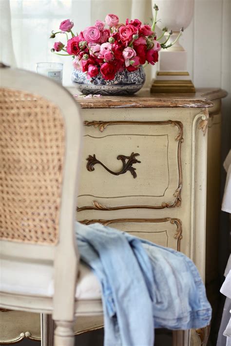 21 Ideas For Decorating With Blue And White French Country