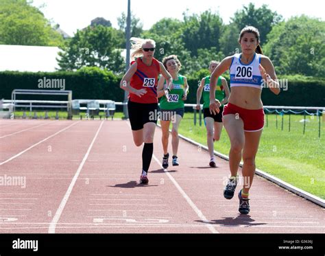 Masters Athletics Uk Athletes In Women S 800m Race Stock Photo Alamy