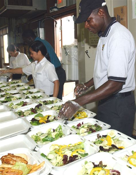 Filecontracted Food Service Workers Prepare Meals For Detainees At The