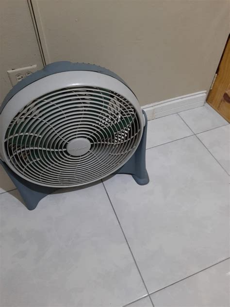 20 Inch Lakewood Box Fan Used For Sale In Clarendon Clarendon