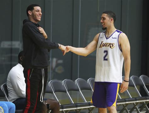 liangelo ball works out with lakers while lonzo watches