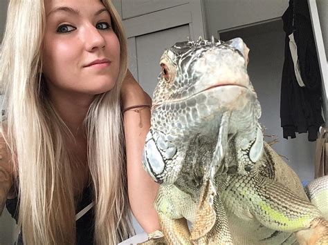 Romanne Iguana Girl From Front Page Rnoses
