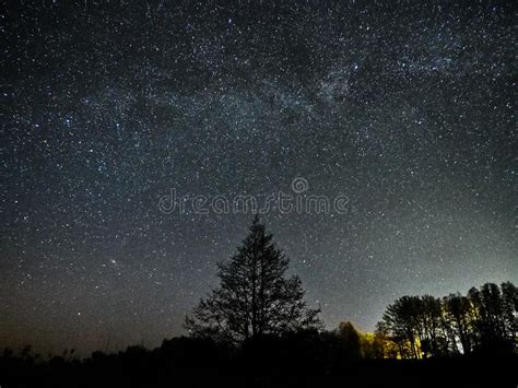 Osservazione Delle Stelle E Della Via Lattea Del Cielo Notturno