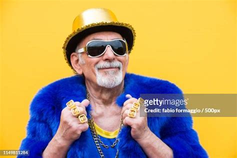 Rapper Gold Chains Stock Fotos Und Bilder Getty Images