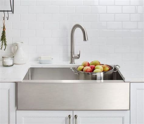 Cast iron single bowl farmhouse kitchen sink in white. 36 Nice White Sink Kitchen Design Ideas | Farmhouse sink kitchen, Stainless steel apron sink ...