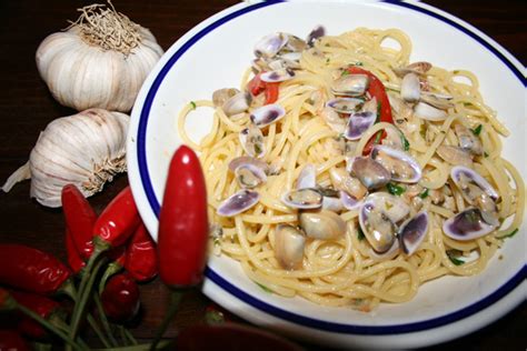 Kiedyś na pewno udam się tam z aparatem, tym razem znów poszłam bez. Antenna 3 » "Il piatto FORTE: gli spaghetti con le arselle ...