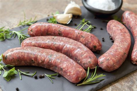 Partiamo da quello più tradizionale, la lessatura: Come stagionare la salsiccia | Guide di Cucina