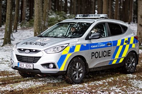 Velká zakázka na policejní auta míří k Hyundai, protest ...