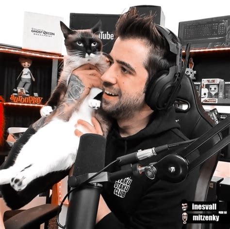 Raúl álvarez genes (born 5 november 1988), better known by his online alias auronplay, is a spanish youtuber and twitch streamer. auron layouts | Tumblr