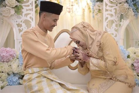 Malaysian Man 22 Marries His 48 Year Old Former Teacher New Straits Times Malaysia General