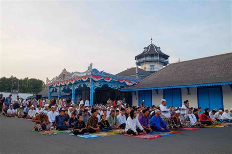 Bagaimana tata cara umrah dan bacaannya yang benar?dilansir dari akun youtube yufid tv, berikut ini tata cara umroh dan bacaannya yang benar. Terlengkap, Ini Tata Cara Sholat Jenazah yang Benar ...