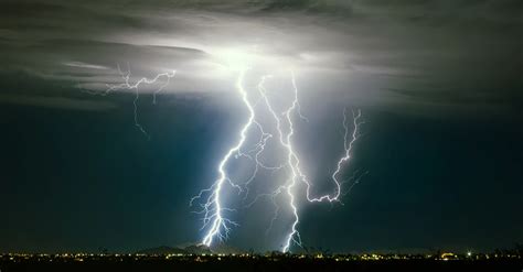 How Lightning Actually Occurs During A Thunderstorm Malevus