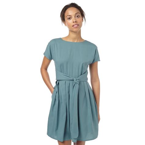 Whether it's tops and dresses, bangles and bracelets or frames and footstools, oliver bonas provides. Update your transitional wardrobe with our collection of ...