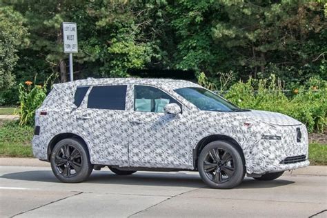 One big criticism of the current car is its mediocre interior. 2021 Nissan X-Trail Spy Photos, Hybrid System - 2021 SUVs