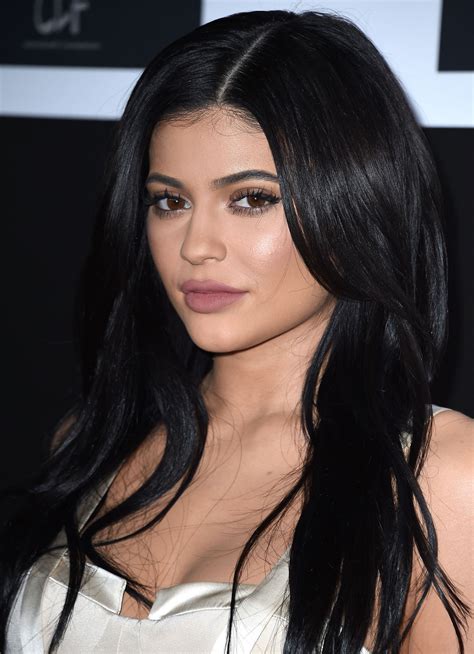 Kylie Jenner Plastic Surgery Before And After Images 2022 B0b