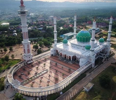 Lokasi air terjun di daftar wisata di mojokerto yang paling dekat dengan kota surabaya adalah dlundung, berjarak sekitar 60 km dari kota surabaya, letaknya di desa ketapanrame, kecamatan trawas, kabupaten mojokerto. 8 Masjid Di Indonesia Yang Cocok Untuk Tujuan Wisata ...