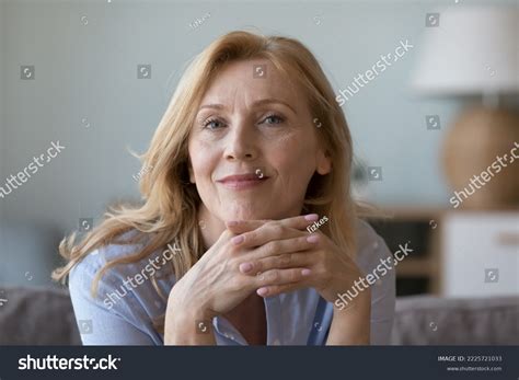 6209 Old Woman Staring Images Stock Photos And Vectors Shutterstock