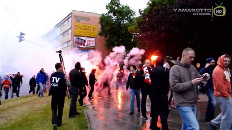 In december 2005 a huge organised fight took place in a forest outside frankfurt between polish and german hooligans. Mecz Widzew Łódź - Legia Warszawa | Pochód kibiców ...