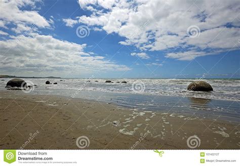 Koekohe Beach Stock Image Image Of Moeraki Famous 101422127