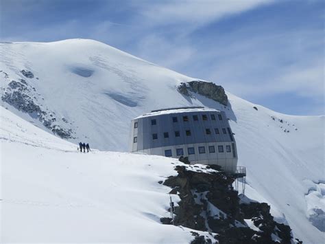 Massif Du Mont Blanc Le Refuge Du Goûter Finit La Saison Avec Le