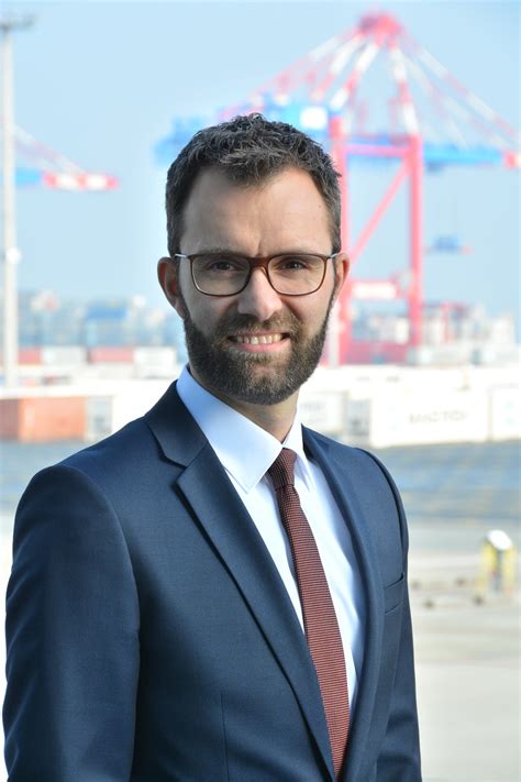 Mikkel beckmann var midtbanespiller og kunne spille både på højre og venstre kant. Eurogate EUROGATE Container Terminal Bremerhaven: Mikkel E ...