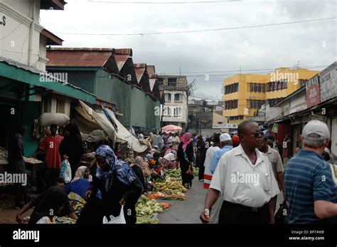 Street Scene Downtown Mombasa Market Stock Photo Alamy