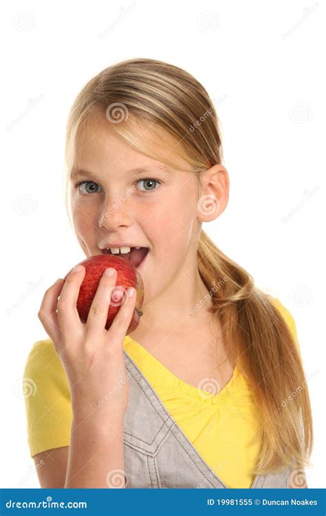 苹果女孩水多的红色学校年轻人 库存图片 图片 包括有 孩子 学校 学员 人员 放血 母狗 嘴嚼 19981555