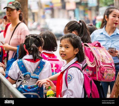 Vietnamese School Girl Hi Res Stock Photography And Images Alamy