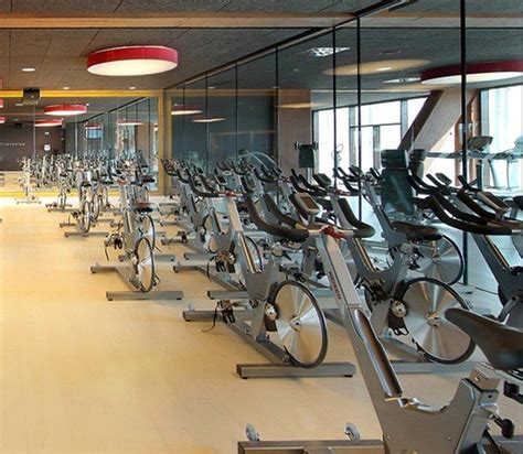 Hotel facilities holiday inn express bilbao is home to the urbe restaurant, which serves delectable meals at breakfast, lunch, and dinner while patrons can enjoy relaxing drinks at the inviting. Туры в отель Holiday Inn Express Bilbao 3* в Бильбао ...