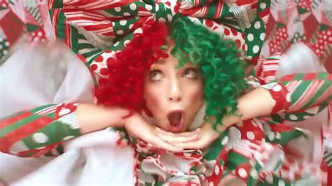 sia santa s coming for us ft maddie ziegler official vídeo teaser youtube