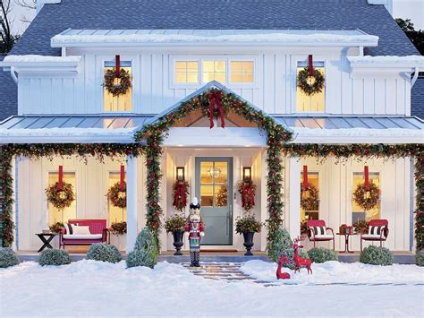 25 Creative Outdoor Christmas Ideas For Front Porch Decoration