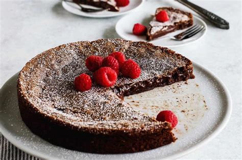 Christmas in the netherlands is much more centered around december 5th rather than the traditional 24th/25th. Swedish Desserts For Christmas : Swedish Cream Bun Cake ...