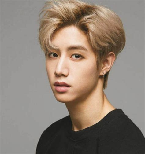 There's something about side parted men's hairstyles that really makes a man look distinguished! 5 biến tấu của kiểu tóc side part chất, đẹp vạn người mê ...