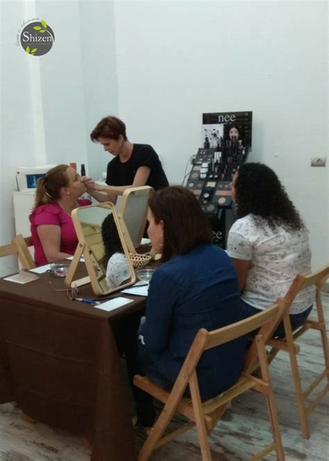 Cursos gratis financiados por el fondo social europeo. Curso de automaquillaje en Shizen, peluquería en Las Palmas