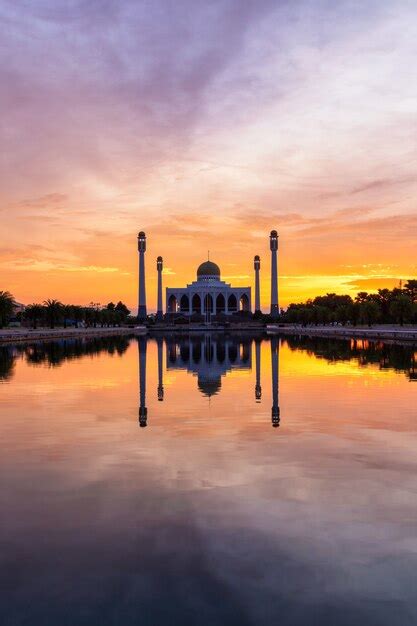 Premium Photo Landscape Of Beautiful Sunset Sky At Central Mosque